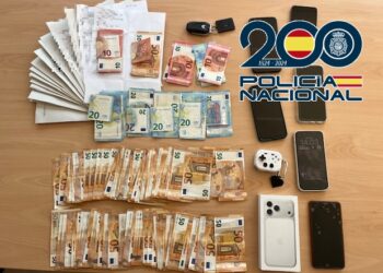Detectada en Málaga una célula dedicada a la estafa con cargos fraudulentos a sus víctimas: hay dos detenidos en una gasolinera de El Limonar