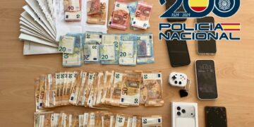 Detectada en Málaga una célula dedicada a la estafa con cargos fraudulentos a sus víctimas: hay dos detenidos en una gasolinera de El Limonar