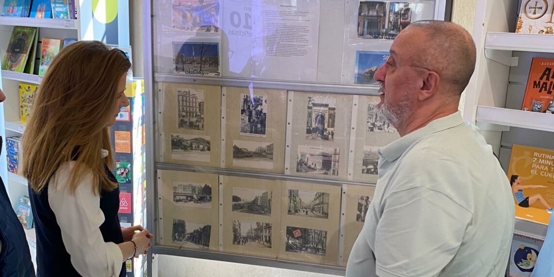 La oficina principal de Correos en Málaga acoge una exposición de postales históricas de la ciudad de los siglos XIX y XX