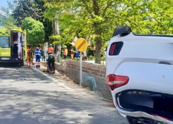 Varias personas heridas y un vehículo volcado tras un accidente en la A-367 en Ronda