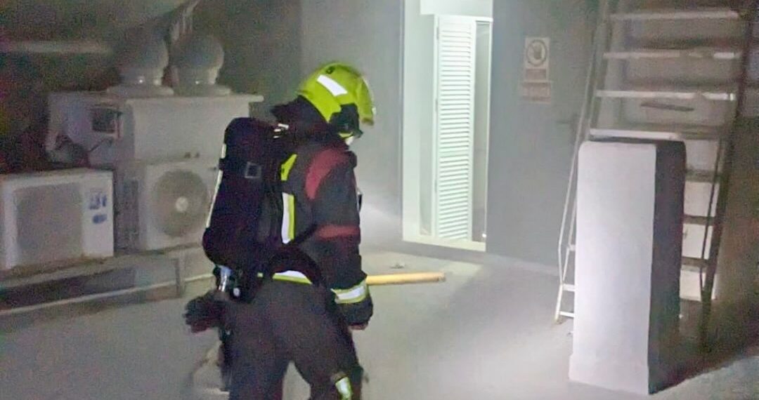 Evacuan el Hotel Isabel de Torremolinos tras registrarse un incendio en la recepción