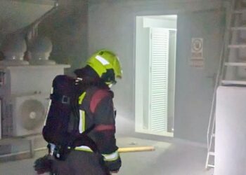 Evacuan el Hotel Isabel de Torremolinos tras registrarse un incendio en la recepción