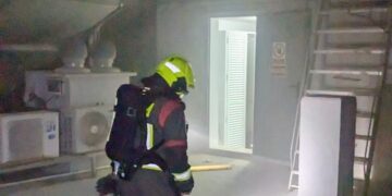 Evacuan el Hotel Isabel de Torremolinos tras registrarse un incendio en la recepción