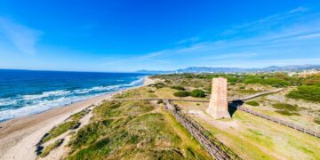 Marbella revalida con 10 banderas azules su liderazgo en el litoral andauz y se sitúa entre los diez municipios con más distinciones de España