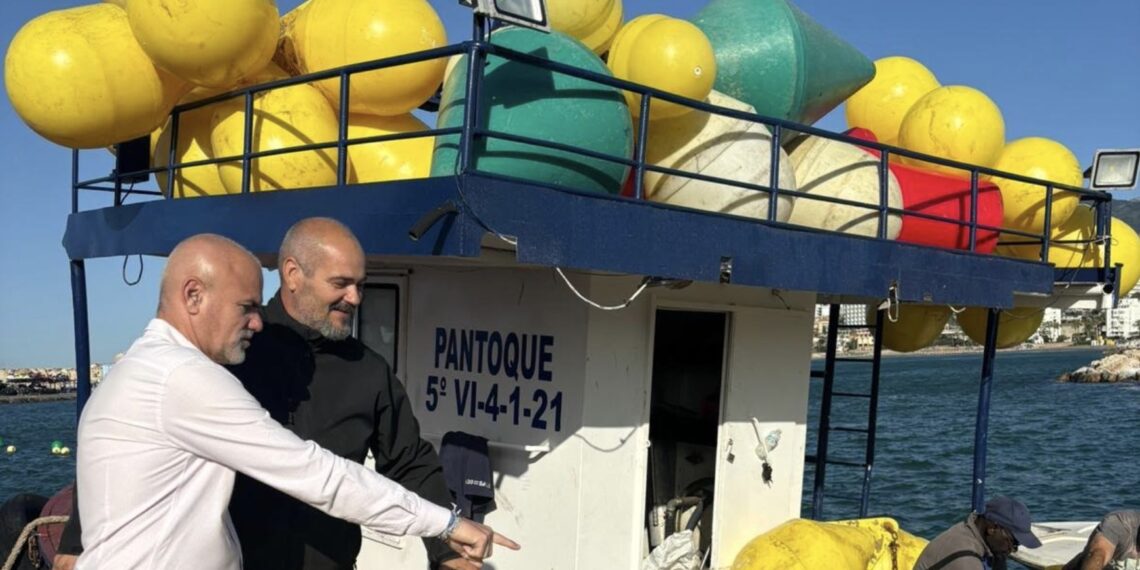 Comienza la instalación del balizamiento de playas en la Costa del Sol Occidental