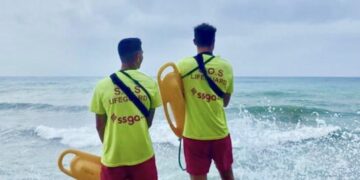 La actuación del Servicio de Socorrismo de Torremolinos, decisiva para salvar la vida a una mujer que sufrió un ataque cardíaco