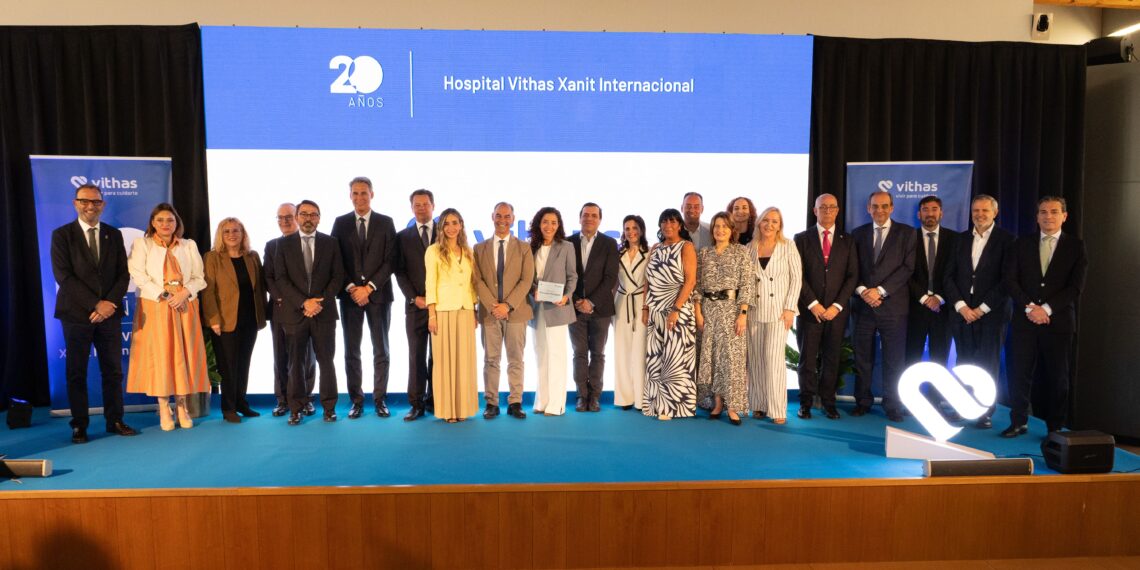Más de 250 representantes de instituciones públicas y privadas celebran el 20º aniversario del Hospital Vithas Xanit Internacional