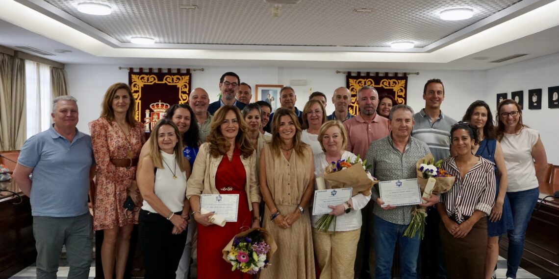 Mijas premia las brillantes trayectorias de tres directores de Infantil y Secundaria en el Consejo Escolar Municipal