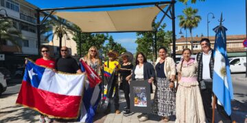 La Cala de Mijas celebra el II Festival Somos Uno con la participación de una decena de países, música, gastronomía y bailes