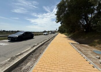 Las obras para dotar de acerado la carretera de Benahavís llegan a su recta final