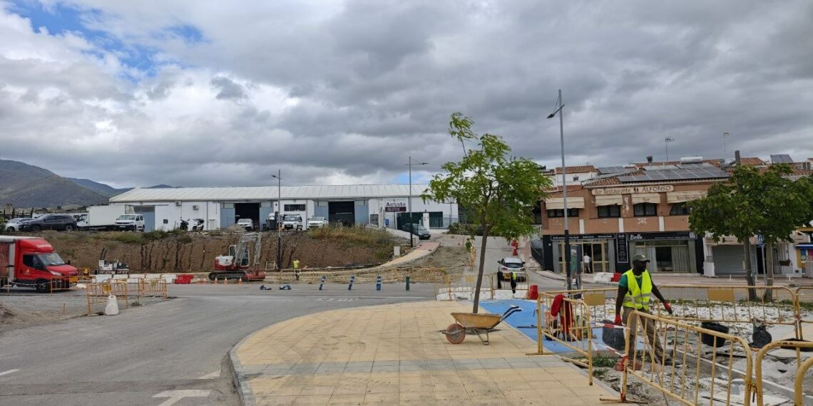 Reaunadadas las obras de la glorieta de José Martín Méndez, que avanzan hacia su fase final