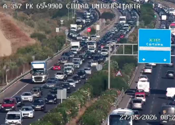 Varios kilómetros de retenciones por un accidente en la salida de la A-357 en Campanillas