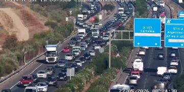 Varios kilómetros de retenciones por un accidente en la salida de la A-357 en Campanillas