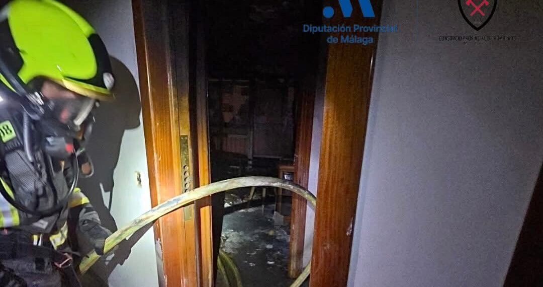 Cuatro afectados tras el incendio de una vivienda en Estepona