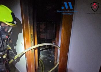 Cuatro afectados tras el incendio de una vivienda en Estepona