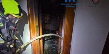 Cuatro afectados tras el incendio de una vivienda en Estepona