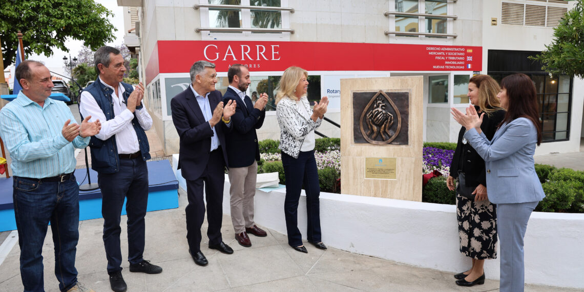 Marbella rinde homenaje a los donantes de sangre con un monolito en San Pedro Alcántara
