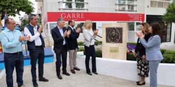 Marbella rinde homenaje a los donantes de sangre con un monolito en San Pedro Alcántara