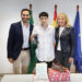 Ángeles Muñoz recibe al joven deportista Lucas Gámez tras proclamarse campeón del mundo de Skyrunning en Croacia