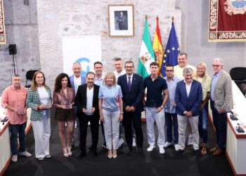 Reconocimiento al comercio de proximidad con un homenaje a un empresas y establecimientos de San Pedro Alcántara