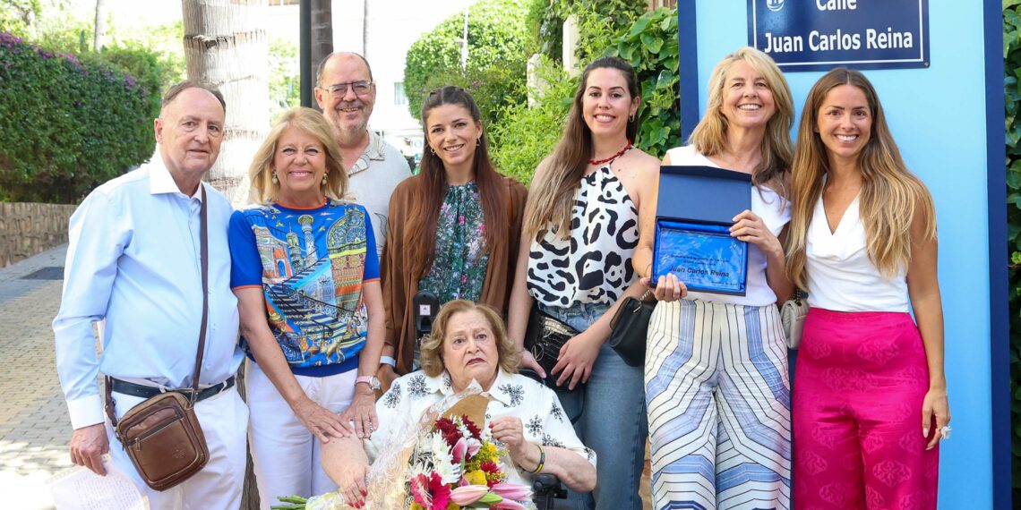 Marbella reconoce la trayectoria profesional y humana de Juan Carlos Reina, estrechamente ligada a la historia, la cultura y la sociedad de la ciudad