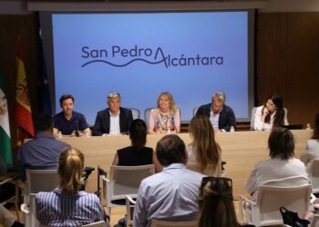 Ayuntamiento y empresarios del polígono de San Pedro se reúnen para adaptar las normas urbanísticas a las nuevas necesidades del tejido productivo