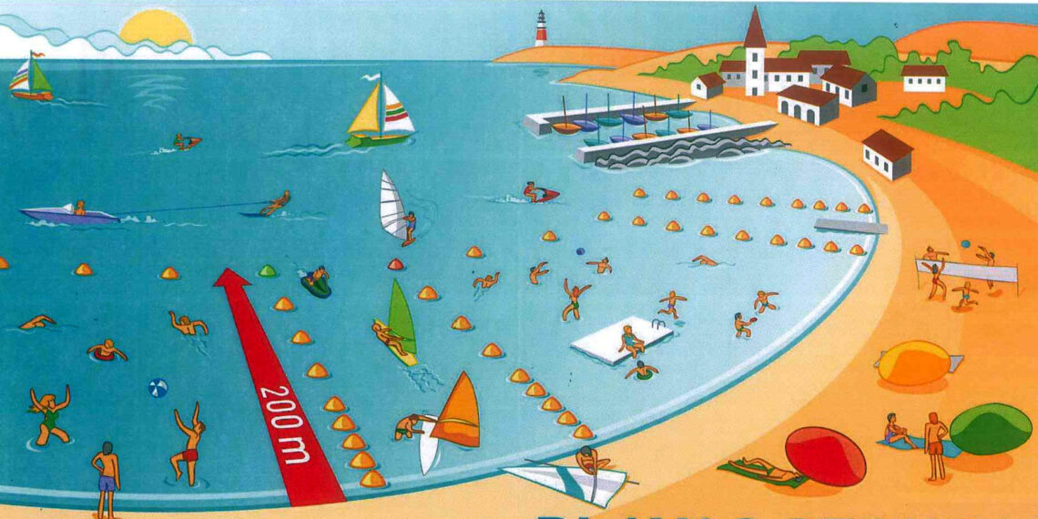 Continúa la instalación del balizamiento de playas en la Costa del Sol Occidental