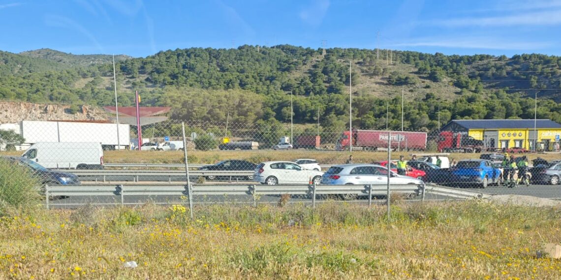 Siete coches y un camión afectados por una colisión múltiple en la A-7 a la salida de Benalmádena