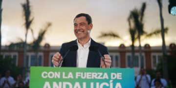Juanma Moreno revalidaría la mayoría absoluta, según un sondeo de Sigma Dos