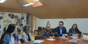 Mijas da a conocer la campaña ‘Peques sin pantallas’ a los directores de escuelas infantiles municipales