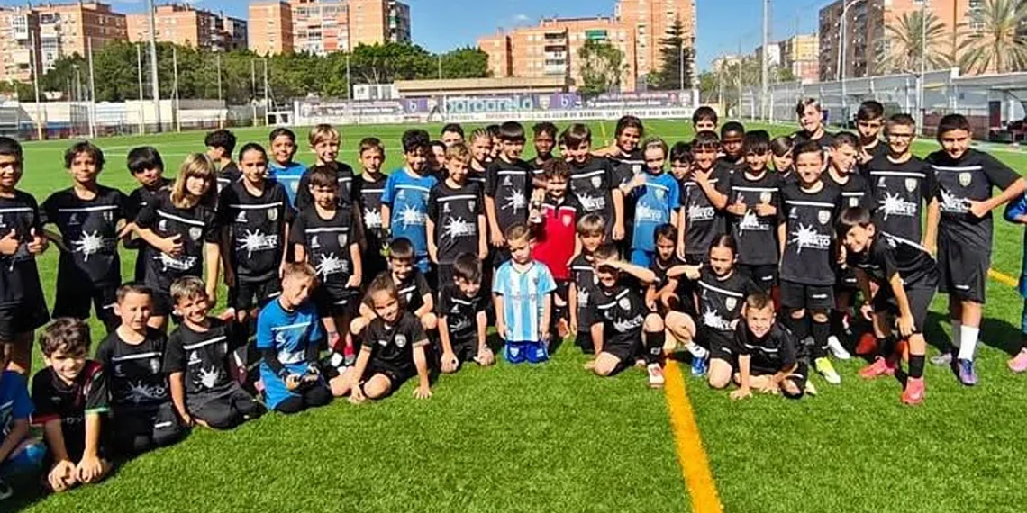 El emotivo homenaje del Tiro Pichón a Kylian, un niño de seis años operado de un tumor en la cabeza