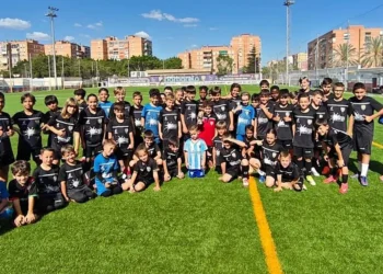 El emotivo homenaje del Tiro Pichón a Kylian, un niño de seis años operado de un tumor en la cabeza