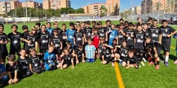 El emotivo homenaje del Tiro Pichón a Kylian, un niño de seis años operado de un tumor en la cabeza