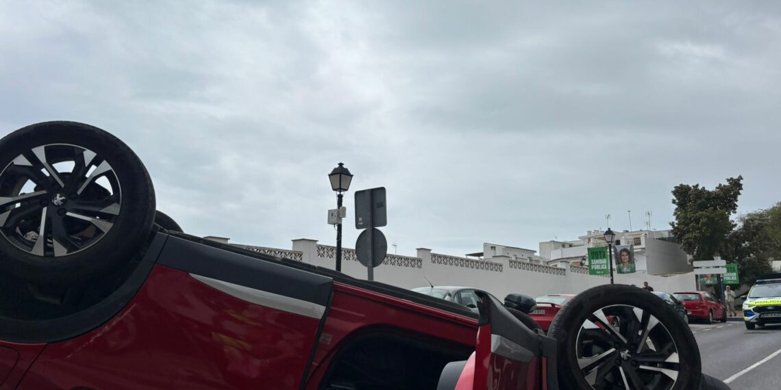 Tres personas trasladadas al Hospital Costa del Sol tras un aparatoso accidente por el puente Cristo del Amor