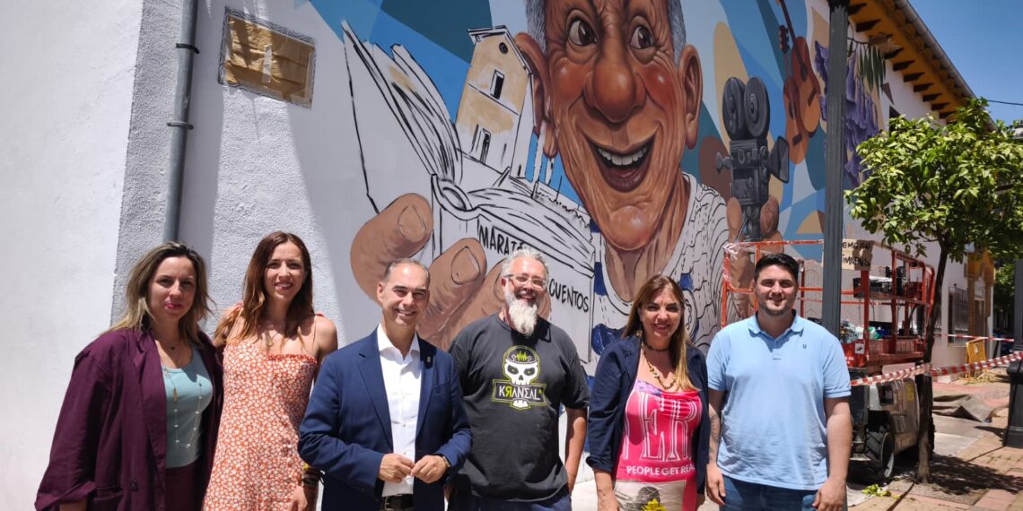 Benalmádena continúa con su apuesta por el arte urbano con un gran mural en la Casa de la Cultura de Arroyo de la Miel