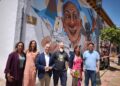 Benalmádena continúa con su apuesta por el arte urbano con un gran mural en la Casa de la Cultura de Arroyo de la Miel