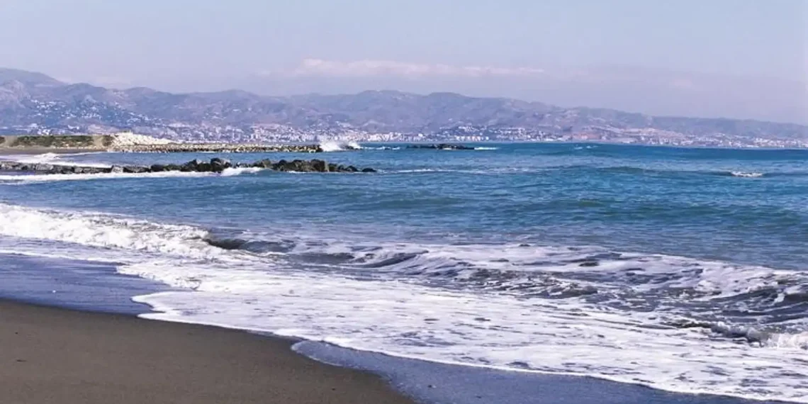 Prohibido el baño de nuevo en una parte de la playa del Campo de Golf tras una avería en una tubería de la red de saneamiento