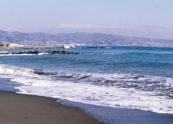 Prohibido el baño de nuevo en una parte de la playa del Campo de Golf tras una avería en una tubería de la red de saneamiento