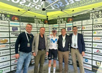 Benahavís se gradúa en ciclismo: el municipio fue el punto de salida de una Vuelta a Andalucía ‘Ruta del Sol’ inolvidable