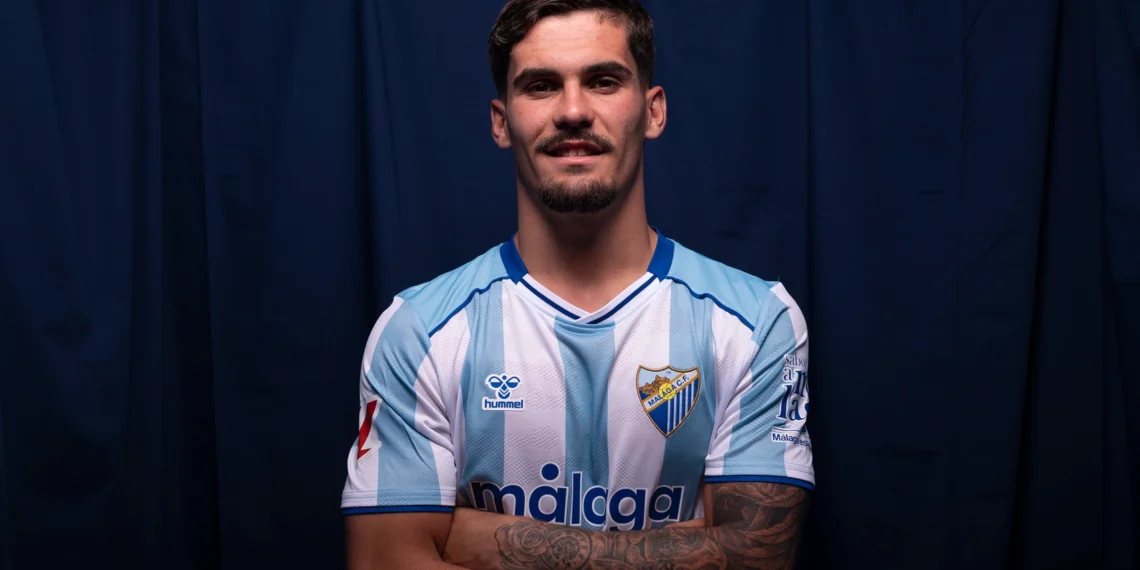 El Málaga renueva a Chupete, uno de los ídolos del malaguismo, en plena lucha por el ascenso a Primera