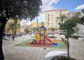 Estepona recupera la plaza Manuel Requena ‘Melilla’ como nuevo espacio ciudadano con zonas de juego y áreas de descanso