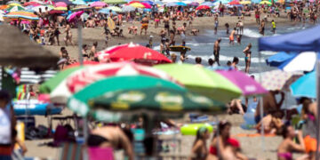 El turismo disparará empleo e ingresos en Andalucía este verano: habrá hasta un 7% más de ocupados