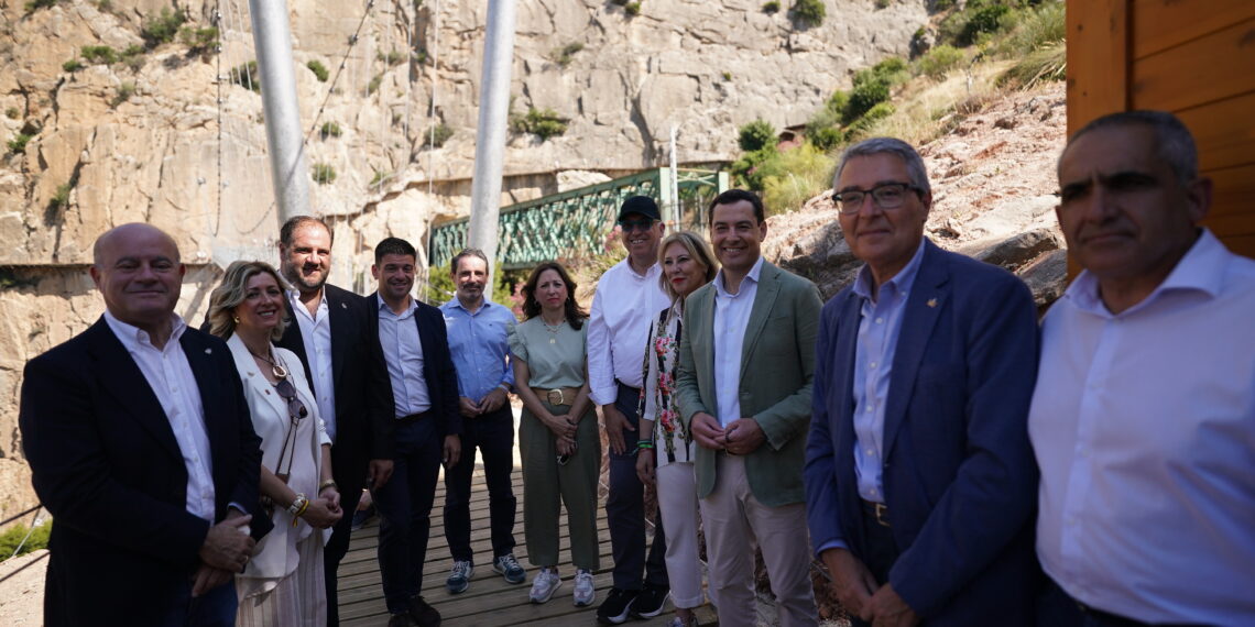 Moreno inaugura el puente colgante del Caminito del Rey, «ejemplo de turismo responsable y sostenible»