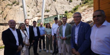 Moreno inaugura el puente colgante del Caminito del Rey, «ejemplo de turismo responsable y sostenible»