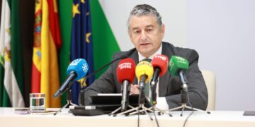 Sanidad prevé más de 41.000 contratos para cubrir vacaciones este verano, un 14% más