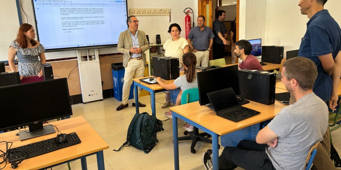 Educación invierte cerca de 500.000 euros en la sustitución de cubiertas y reforma del muro del IES Ciudad Jardín