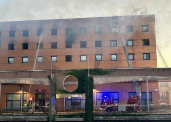 El Ayuntamiento de Málaga defiende que «los recursos humanos y materiales han sido suficientes» en el incendio del Hotel Ibis