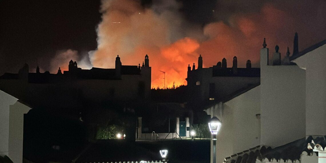 Controlado un aparatoso incendio en Mijas sin producirse desalojos