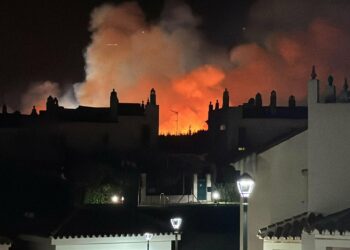 Controlado un aparatoso incendio en Mijas sin producirse desalojos