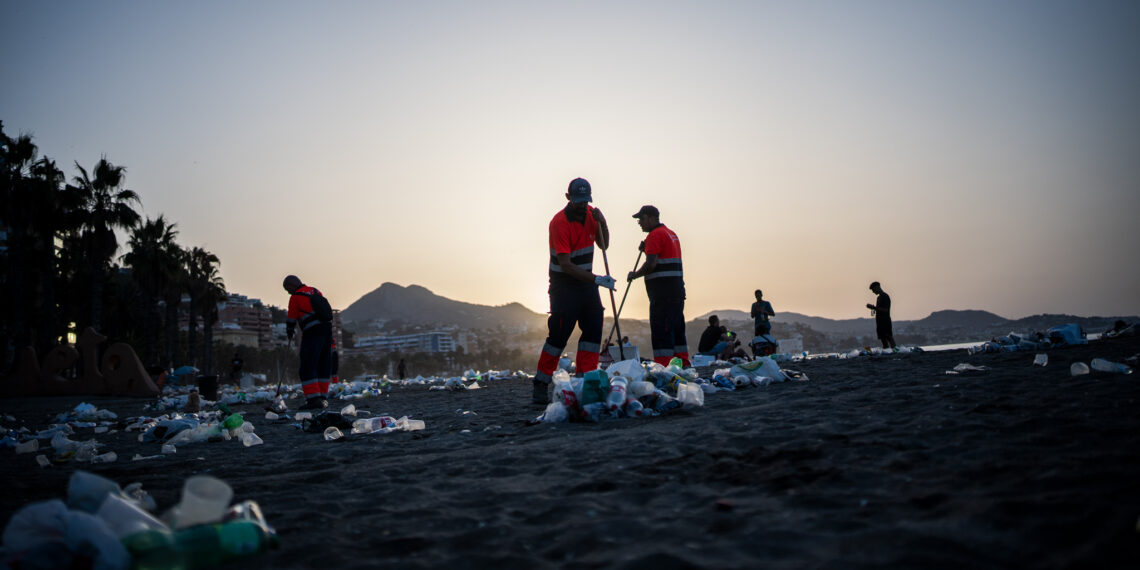 El balance tras San Juan: Limasam retira 19,6 toneladas de residuos de las playas